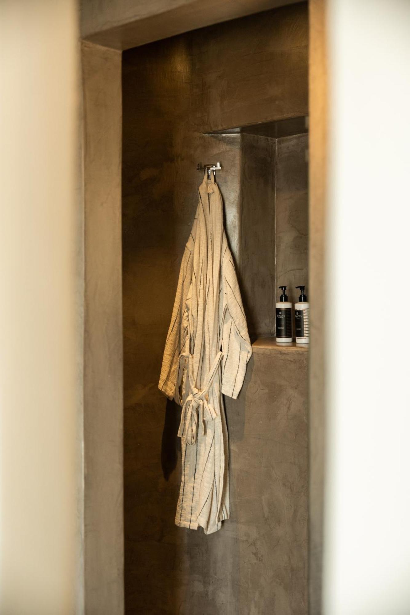 Black Diamond Suites (Adults Only) Akrotírion Екстериор снимка