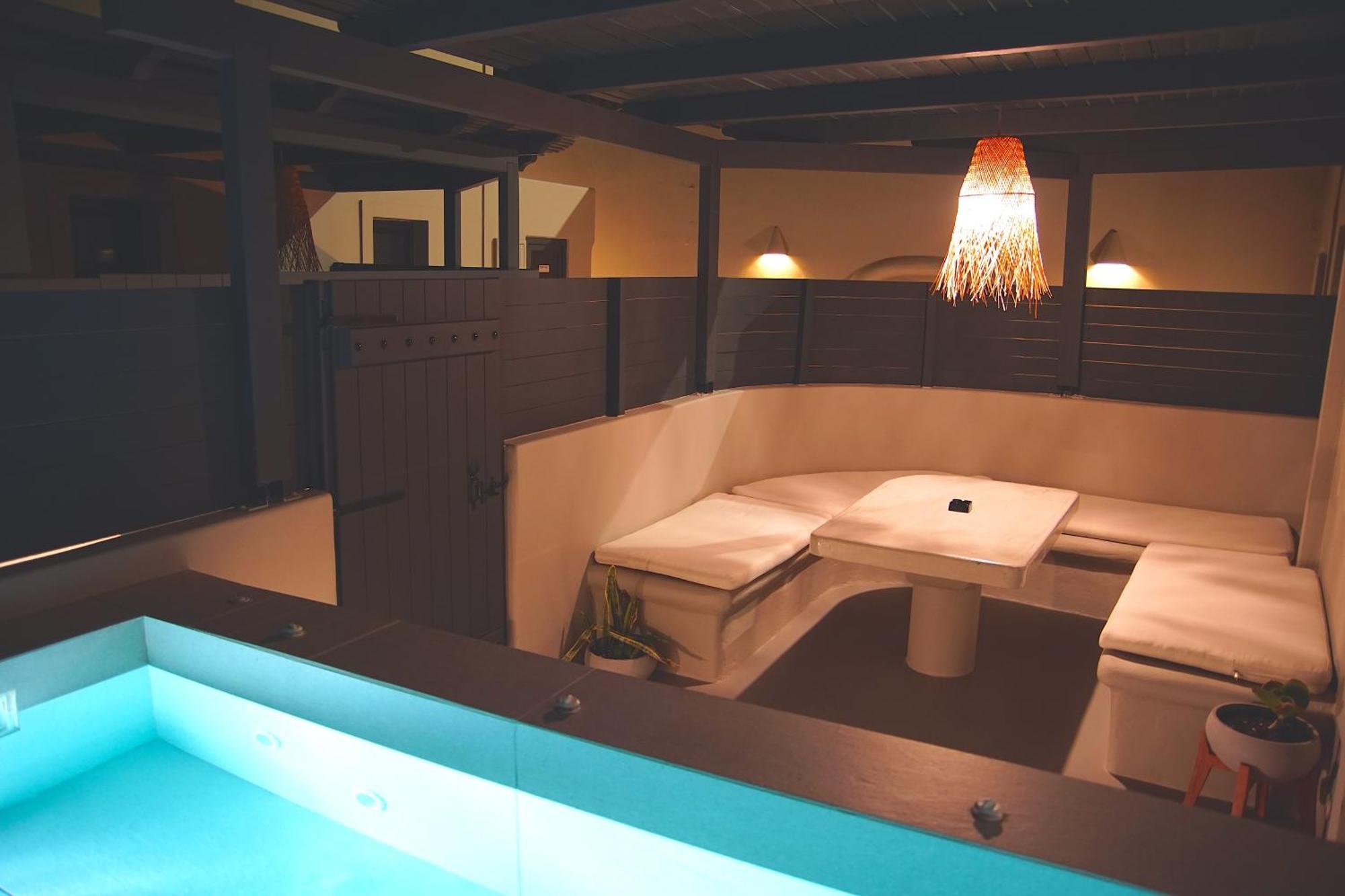 Black Diamond Suites (Adults Only) Akrotírion Екстериор снимка