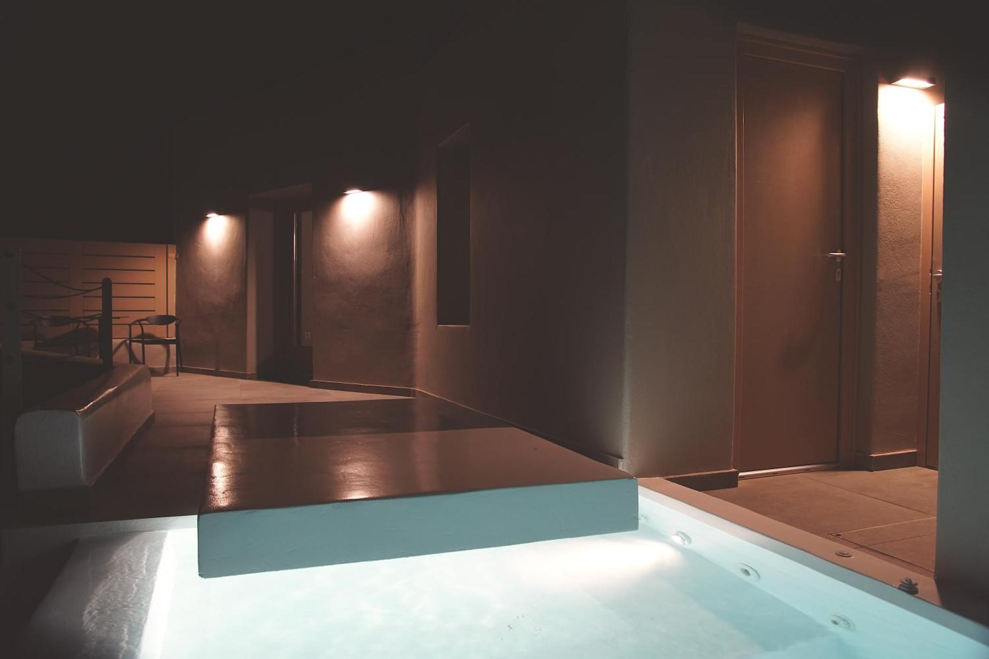 Black Diamond Suites (Adults Only) Akrotírion Екстериор снимка